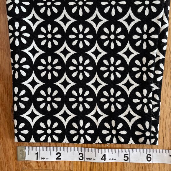 Old Navy The Diva Skinny Ankle Black White Flower Print Stretch Fit Pants 12R - Picture 15 of 15